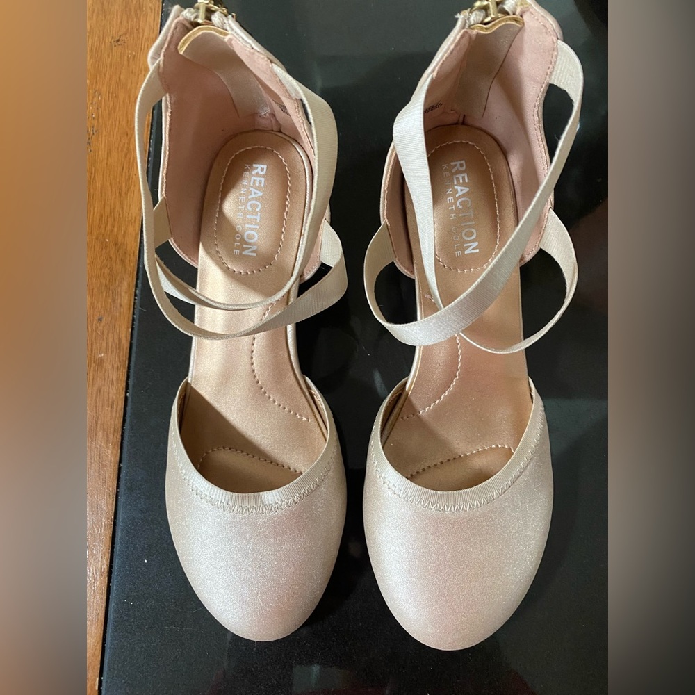 Kenneth Cole Reaction Diane Dancer Size 3 girls Youth - Rose color